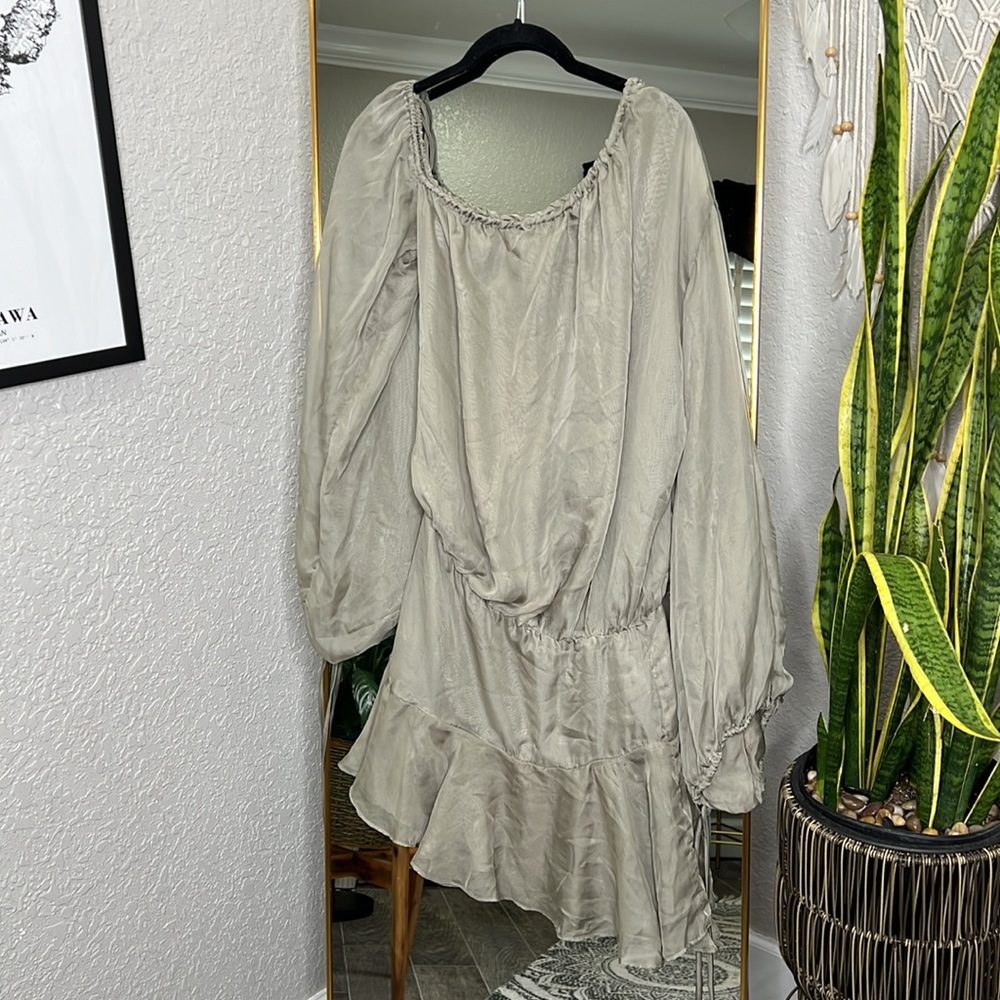HOUSE OF CB 'Wilhelmina' Ash Green Off Shoulder Dress NWOT - Picture 8 of 10